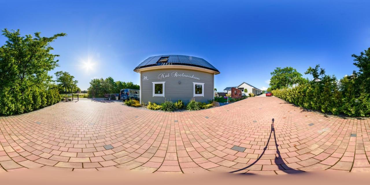 Domki Nad Rozlewiskiem Basen, Malpi Gaj W Swietlicy - Wszystko Dla Dzieci Sarbinowo Eksteriør bilde